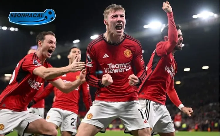  Manchester United thể hiện sức mạnh tấn công trong một trận đấu tại Ngoại hạng Anh.